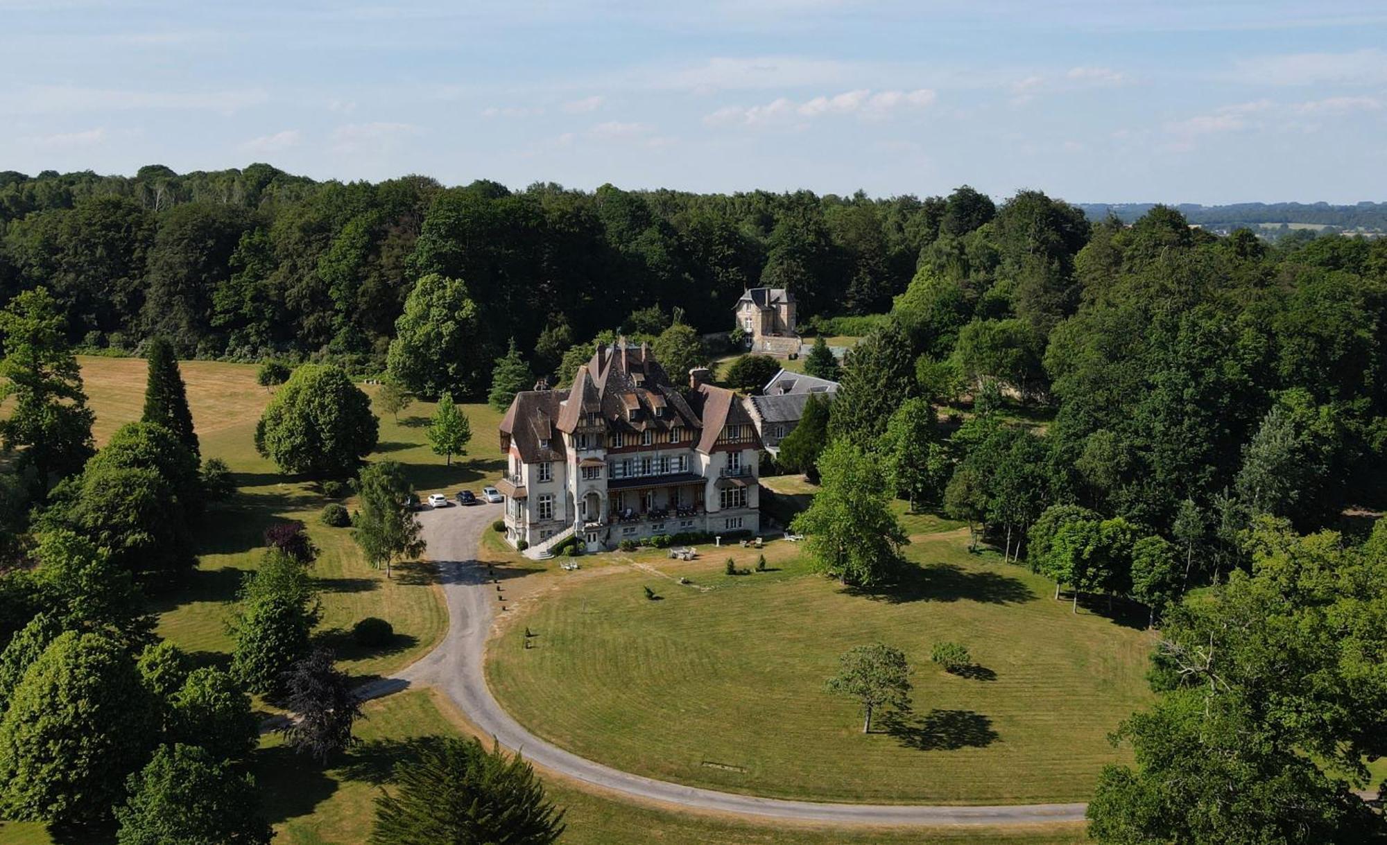 Chateau Du Gue Aux Biches Bed and Breakfast Bagnoles de l'Orne Normandie Exterior foto