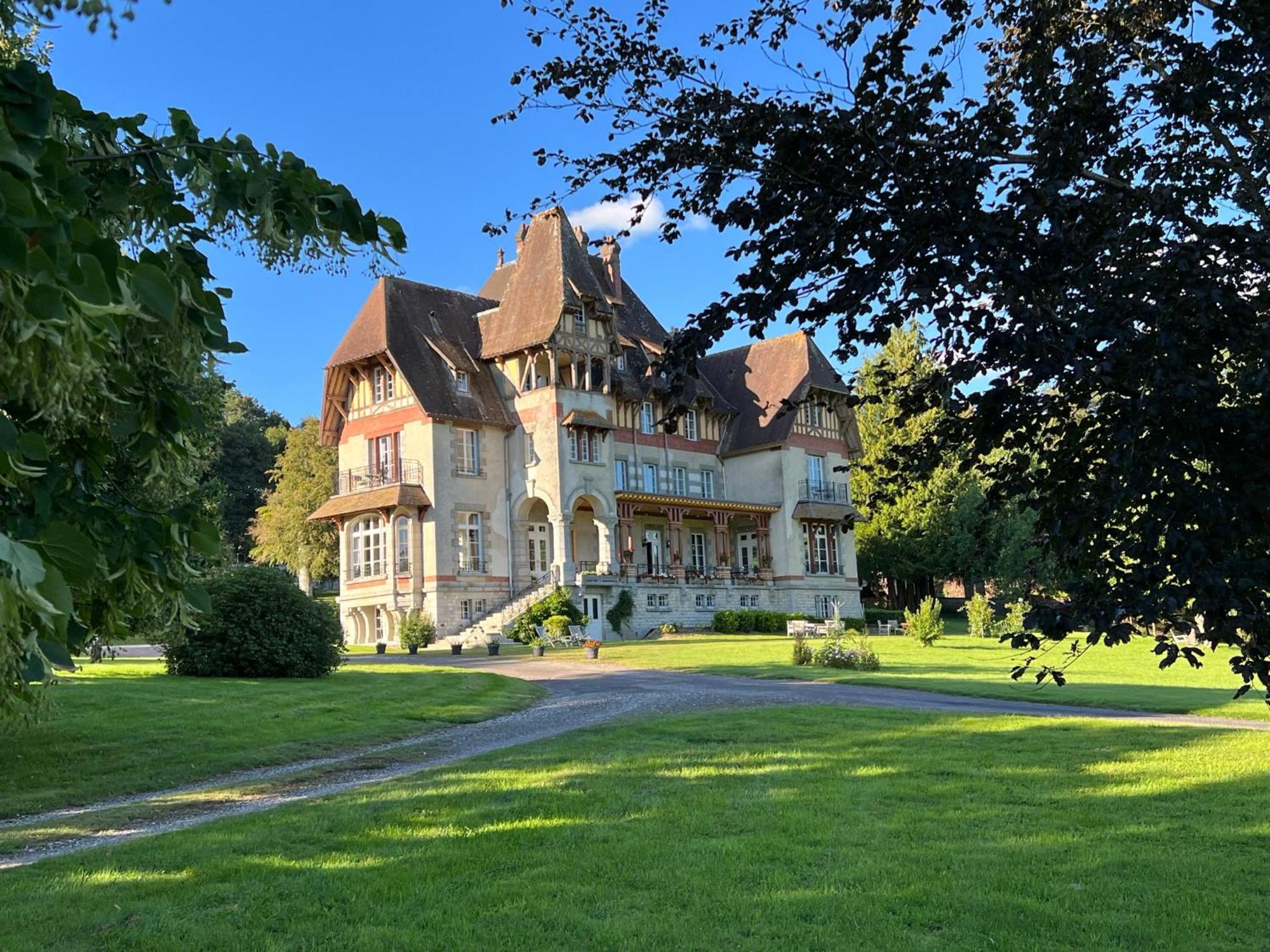 Chateau Du Gue Aux Biches Bed and Breakfast Bagnoles de l'Orne Normandie Exterior foto